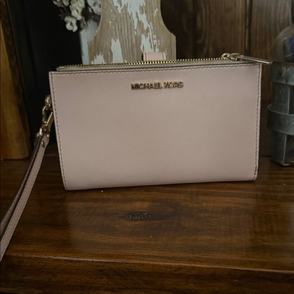 Michael Kors Light Pink Wristlet
